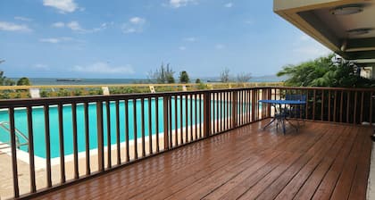 Ocean View 1-bedroom apartment with Pool View in heart of Kingston