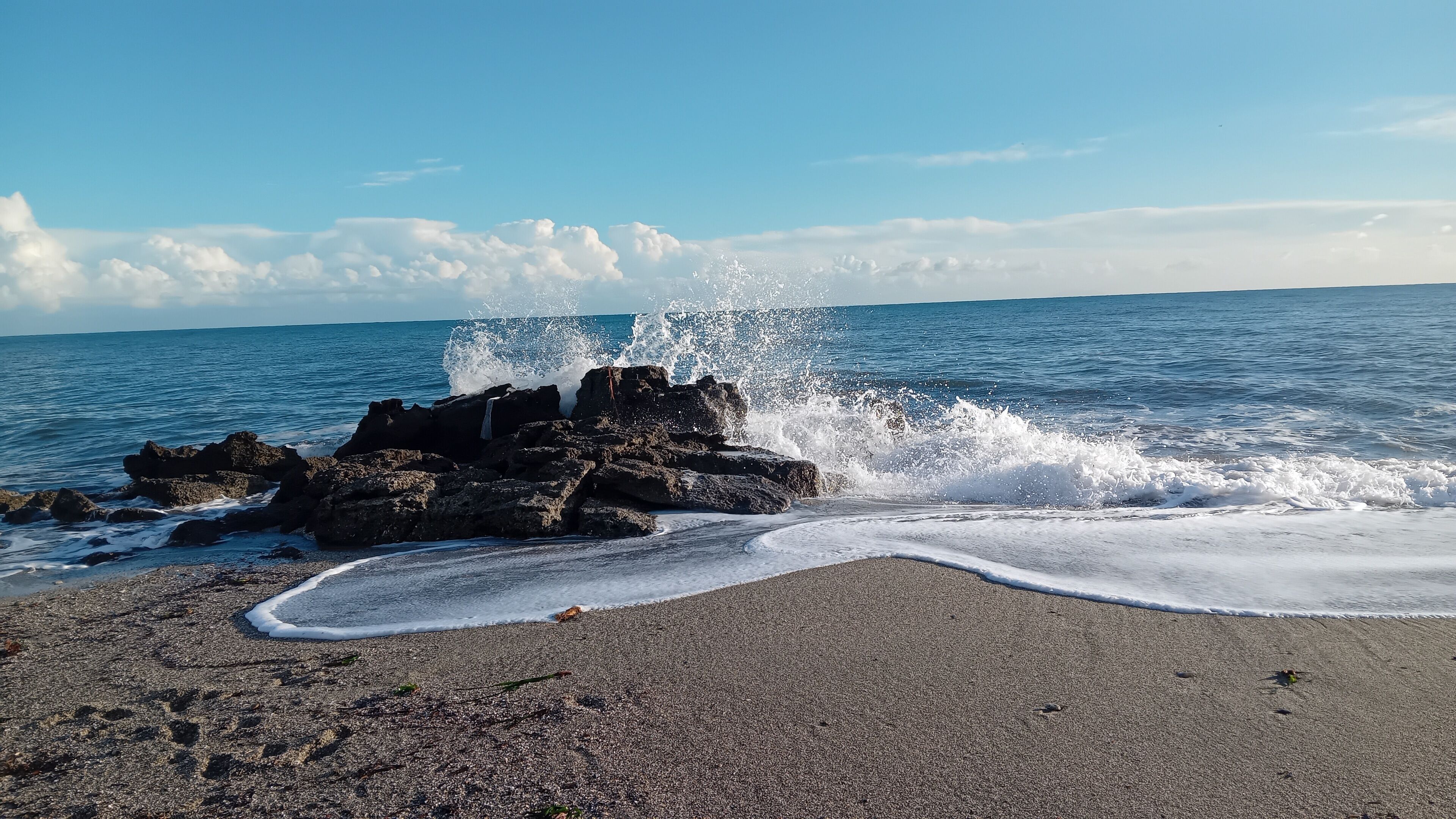 På stranden og solsenger