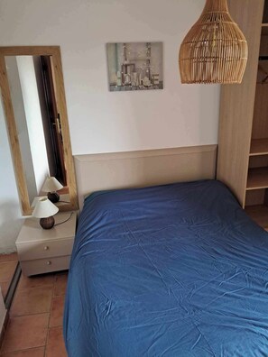 Bügeleisen/Bügelbrett, kostenloses WLAN, Bettwäsche