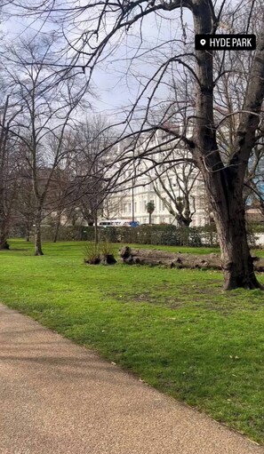 Dormitorio condiviso, 2 camere da letto, vista città | Parco della struttura