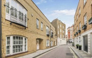 Shared Dormitory, 2 Bedrooms, City View | Exterior - Room-luxury 2 Bedroom Rooms Near Mayfair (London)