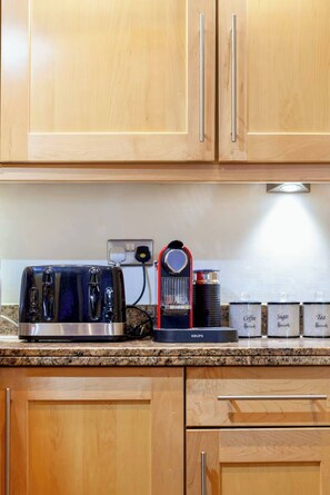 Dormitorio condiviso, 2 camere da letto, vista città | Interni