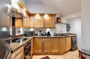 Shared Dormitory, 2 Bedrooms, City View | Interior