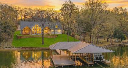 NEW Lakehouse | Hot Tub, Boathouse, Amazing Patio!