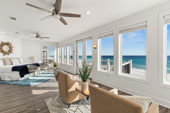 Bureau, fer et planche à repasser, lit parapluie, Wi-Fi gratuit