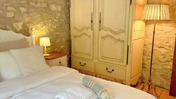 2 chambres, fer et planche à repasser, Wi-Fi gratuit, draps fournis