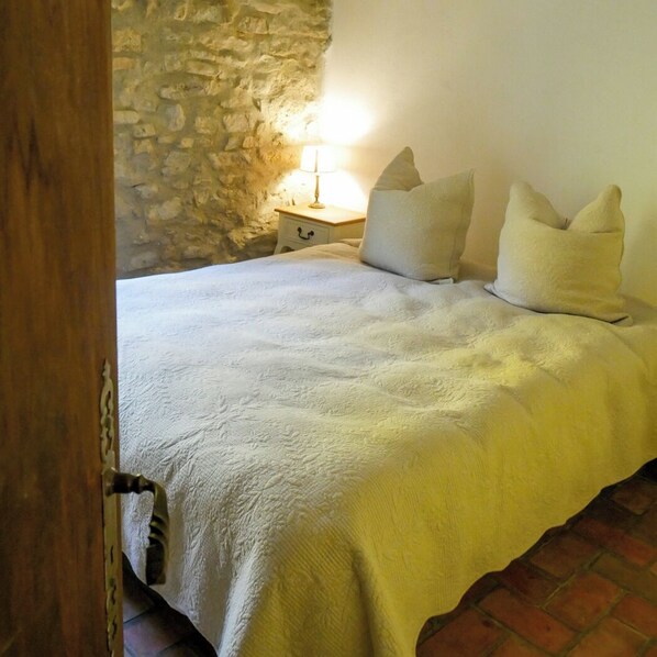 Tabla de planchar con plancha, Internet, ropa de cama