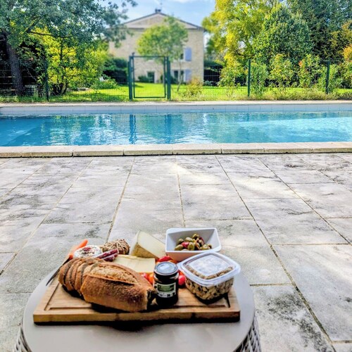 Charming Provençal holiday home in the countryside, with pool & views of nature