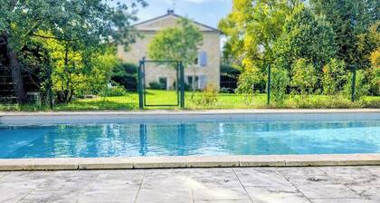 Charming Provençal holiday home in the countryside, with pool & views of nature