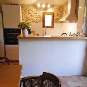 オーブン、コンロ、食器洗い機