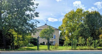 Charming Provençal holiday home in the countryside, with pool & views of nature