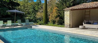 Charming Provençal holiday home in the countryside, with pool & views of nature