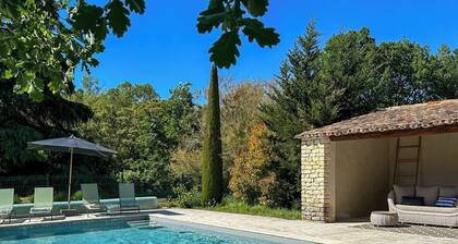 3 etoiles maison provençale à la campagne, avec piscine & vue sur la nature