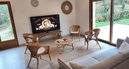 Charmant gßte de Lacrouzette avec piscine chauffée et bain balnéo proche d'Albi