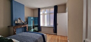 4 bedrooms, iron/ironing board, travel crib, free WiFi
