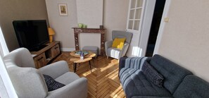 TV, books - Historic center, Ideal location, Town house, 4 Bedrooms 6 People+baby (Béthune)