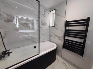 Shower, toilet paper - Le Cocoon Urbain | Calm, Comfort & Familial (Saint-Raphaël)