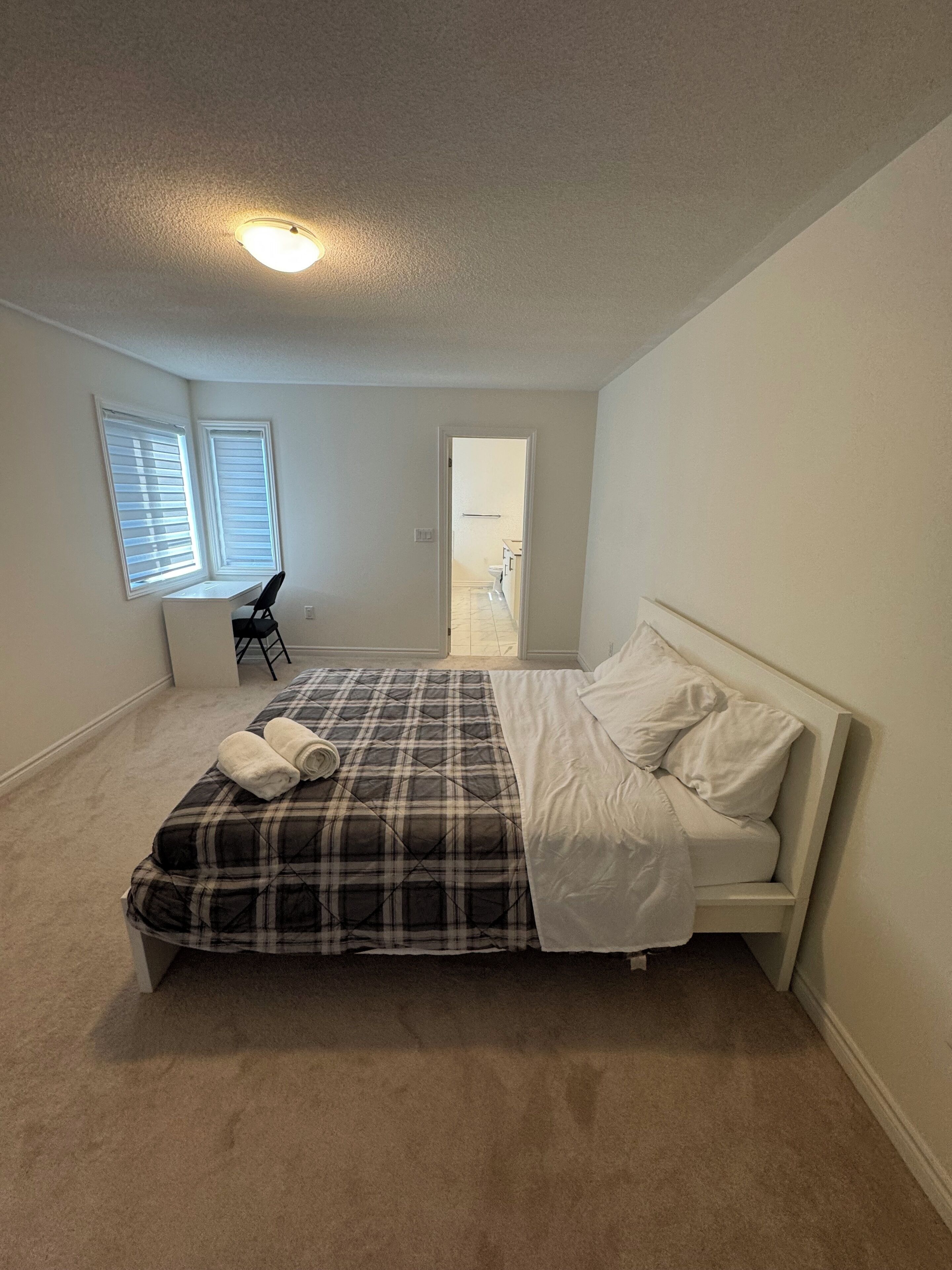 4 bedrooms, desk, iron/ironing board, WiFi