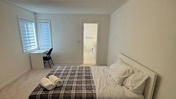 4 bedrooms, desk, iron/ironing board, WiFi