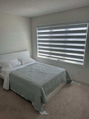 4 habitaciones, escritorio, tabla de planchar con plancha y wifi 