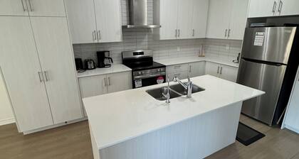 5 minutes away from Hwy 401/Easily accessible to Toronto/close to Heber down