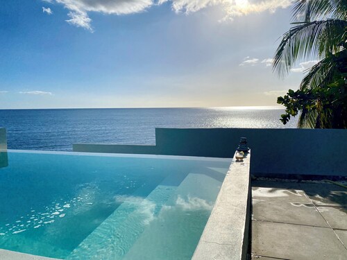 Spacious seafront house with 4-bedroom in serene Pointe-Noire for family&friends