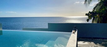 Spacious seafront house with 4-bedroom in serene Pointe-Noire for family&friends