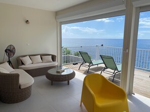 Terrace/patio - Spacious seafront house with 4-bedroom in serene Pointe-Noire for family&friends (Pointe-Noire)
