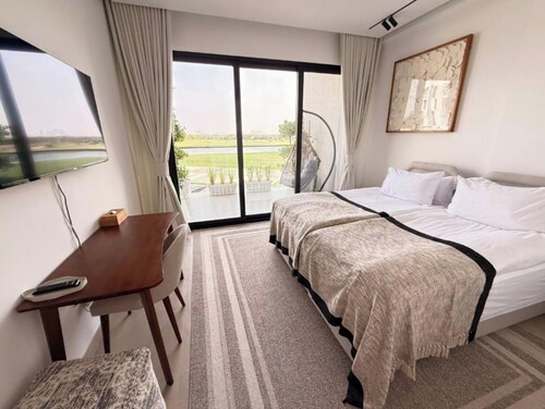 Peace, Mangroves and Golf Course Living for a Perfect City Break