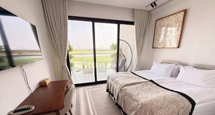 Peace, Mangroves and Golf Course Living for a Perfect City Break