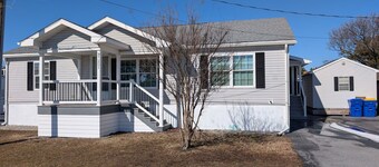 Incredible 3-bedroom house WITH BOAT DOCK on Rehoboth Bay