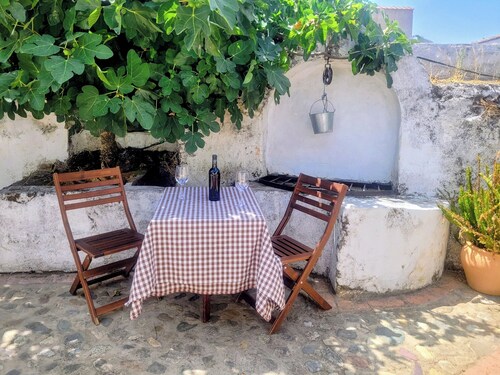 El Corral de la Higuera.  Rural house in Campofrio, between Aracena and Riotinto.
