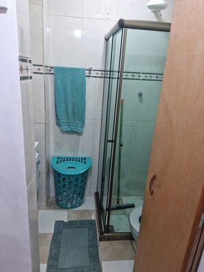 Shower, towels, soap, toilet paper - The best loft in Lapa, comfort and tranquility in the middle of Rio's best Carnival. (Rio de Janeiro)