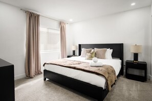 4 slaapkamers, een strijkplank/strijkijzer, gratis wifi, beddengoed