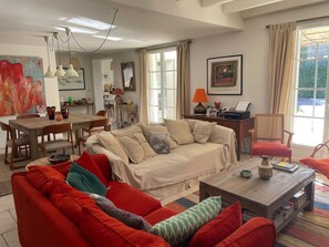 TV, DVD player, table tennis, books