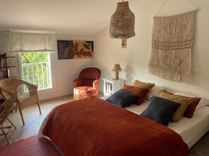 3 bedrooms, iron/ironing board, travel crib, free WiFi