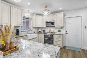 Fridge, microwave, oven, stovetop - Stunning Gem Home w/ Heated Salt Pool & Game Room (Temple Terrace)