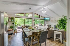 Interior - Cozy Escape Near Camelback & Kalahari - Sauna, Firepit, Pool Table, Fireplace (Tobyhanna)