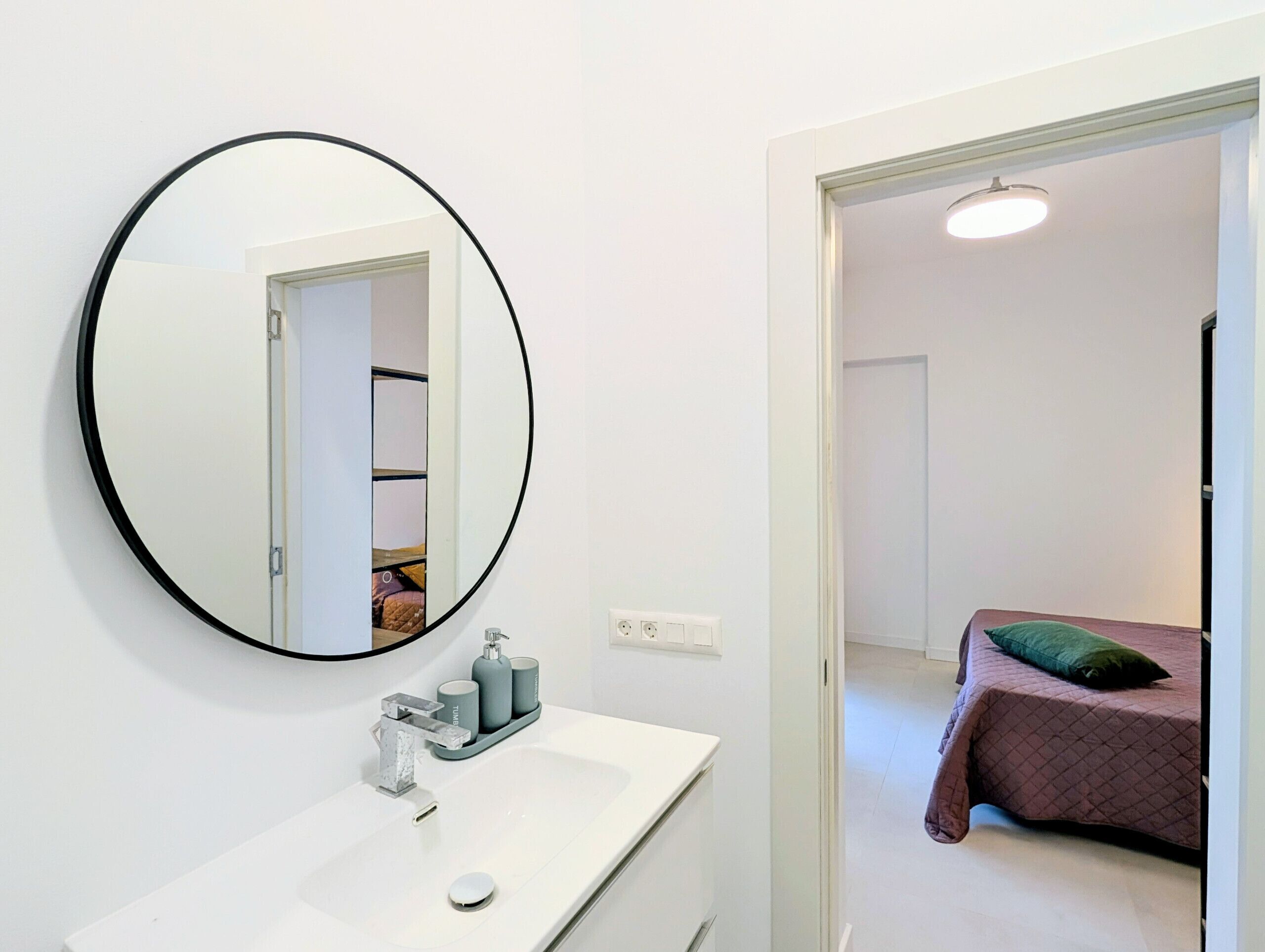 Een strijkplank/strijkijzer, gratis wifi, beddengoed