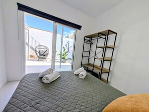 2 bedrooms, iron/ironing board, free WiFi, bed sheets - CHC - The Cobbler's Terrace (Los Silos)