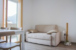 Living area - Ingrappa Sporthouse, for your paragliding and biking adventures! (Borso del Grappa)