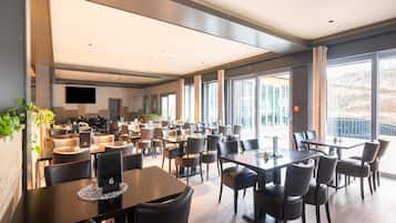 Apartment | Dining