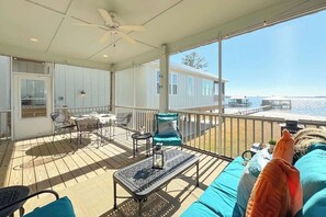 Outdoor dining - Cozy Bayfront Guest Cottage - Boat Friendly Dock! (Elberta)