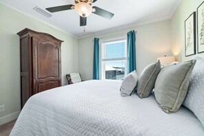 2 bedrooms, iron/ironing board, WiFi, bed sheets - Cozy Bayfront Guest Cottage - Boat Friendly Dock! (Elberta)
