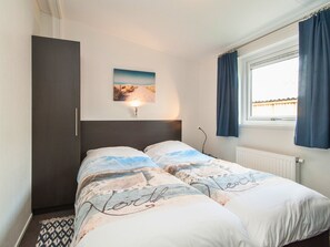 Chalet | 2 bedrooms, individually furnished - Cozy Beachside Base With Dual Terraces (Noordwijk)