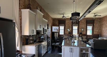 Luxurious Penthouse with AC in Kansas City River Market