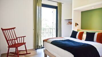 Een strijkplank/strijkijzer, internet, beddengoed