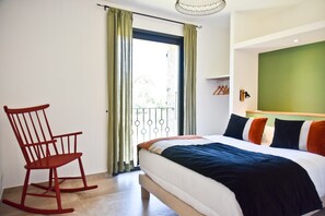 Iron/ironing board, Internet, bed sheets