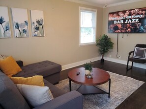 Smart TV - 2-bedroom - 2 miles, less than 10 minutes anywhere downtown! (Nashville)