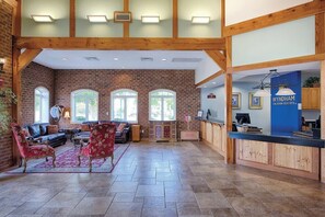 Lobby - Spacious 2-Bedroom Williamsburg Escape, Just Moments from Busch Gardens (Williamsburg)